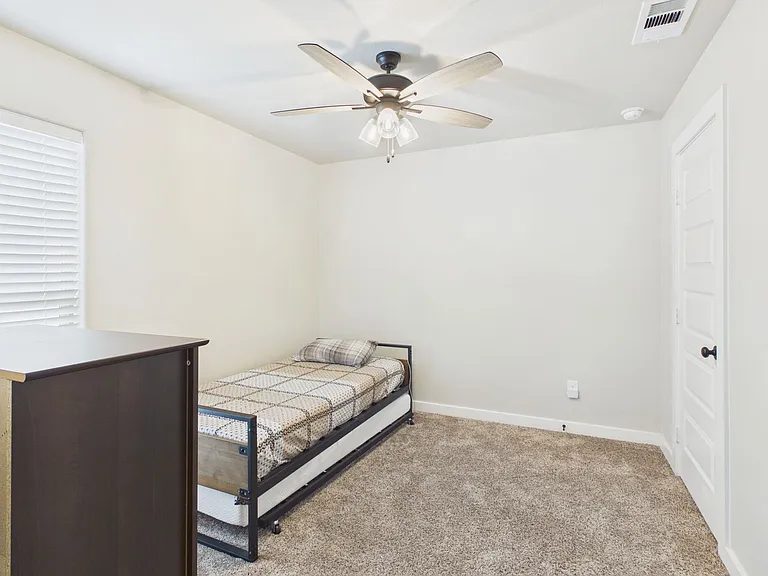 7603 John Thomas — Photo 12