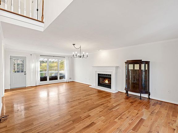 5th image of 335 Tracy Ln