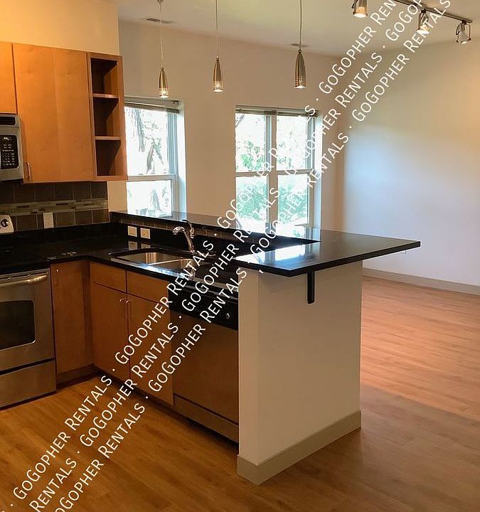 1st image of 1015 4th St SE #202