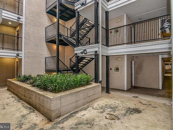 2nd image of 1524 Lincoln Way APT 125