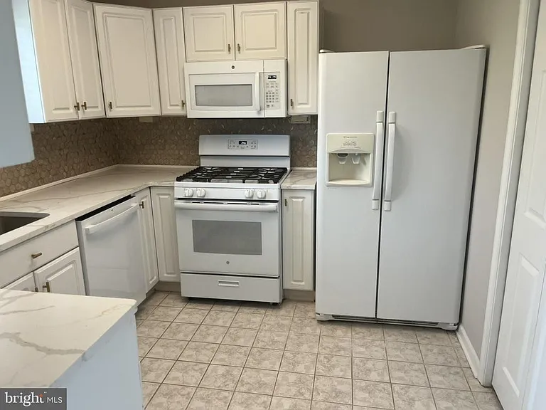 11 Reese Ave — Photo 3