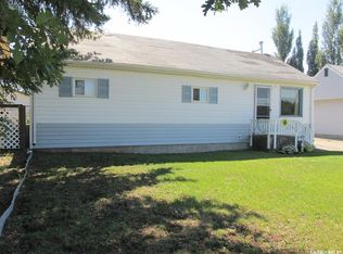 604 Railway Ave W, Nipawin, SK S0E1E0