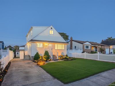 28 Riviera Parkway, Lindenhurst, NY, 11757