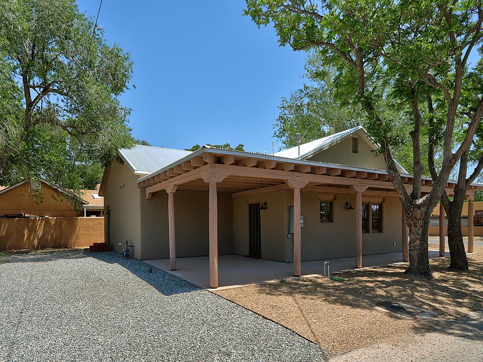 1st image of 3100 Los Anayas Rd NW