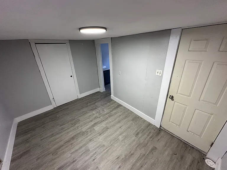 1129 W Oregon St — Photo 4