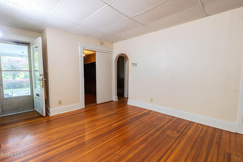 3rd image of 454 Ontario Street