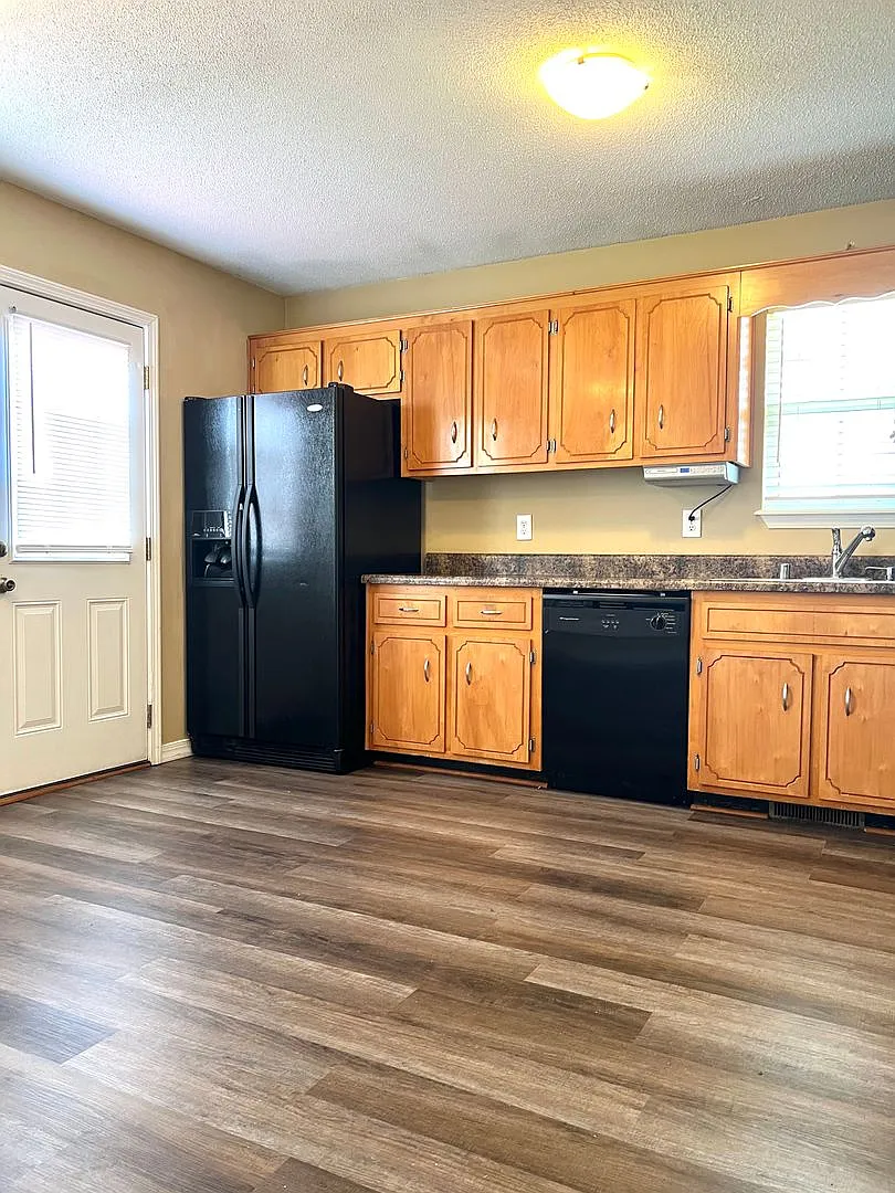 128 Gail St — Photo 4