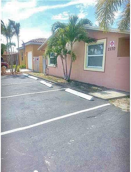 3 Beds/2 Bath 1/2 Duplex Close to Dillard High