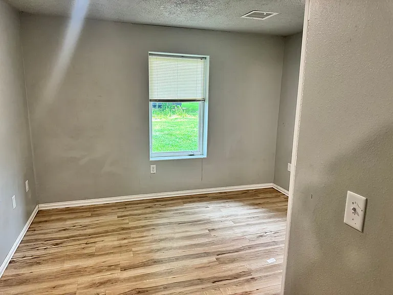 1527 NW 2nd St — Photo 5