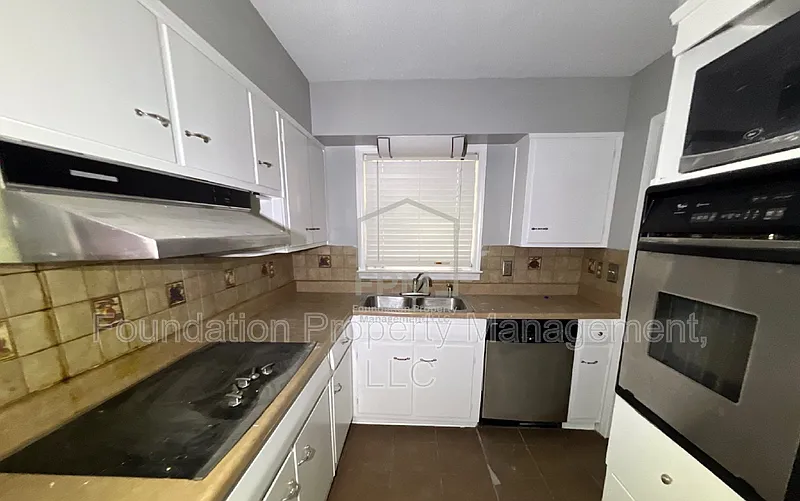 4 bed, 2.0 bath, 1876 sqft, $1,575 — Photo 3