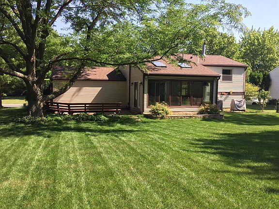 3rd image of 6887 Fallen Oaks Dr