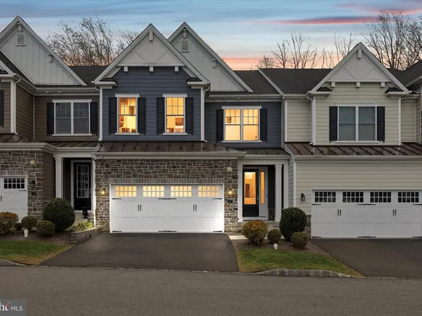 4 White Field Ct, Ambler, PA 19002