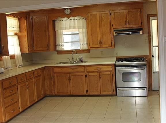 5th image of 4212 Stockton St