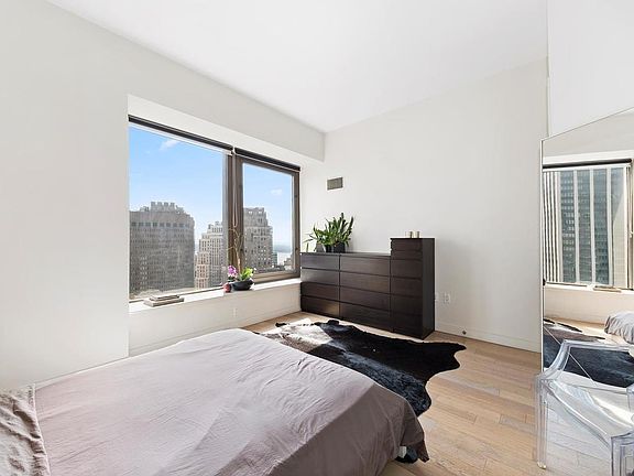 4th image of 75 Wall St #32F