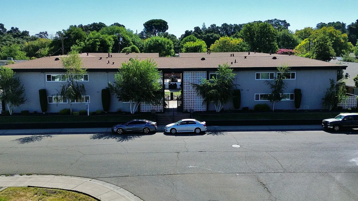 Building Photo - 7734 Brentwood Dr