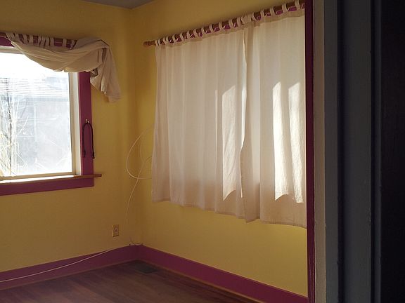 4th image of 418 Stanford Dr SE #1