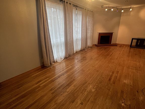 4th image of 240 Catalina Ave