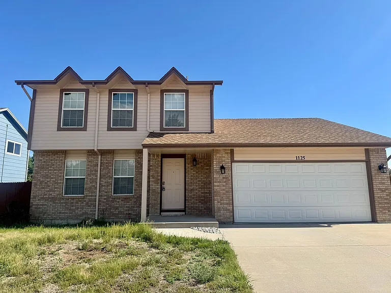 1125 Lindstrom Dr — Photo 1
