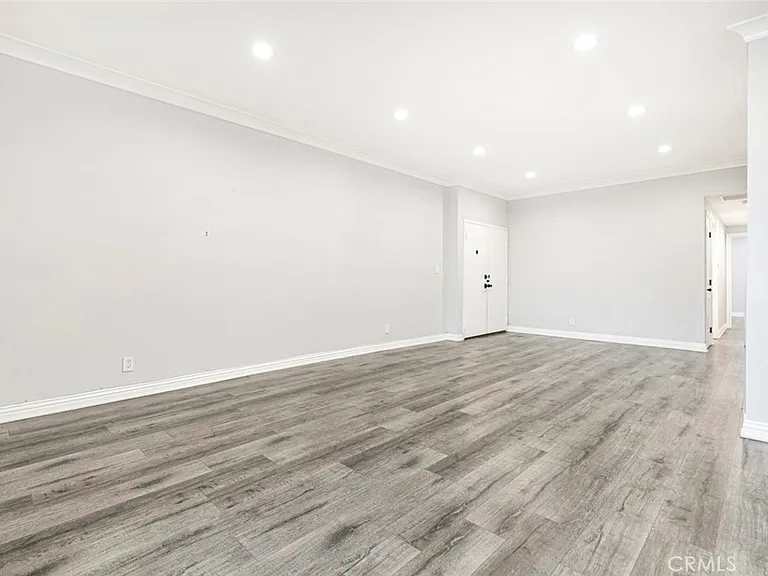 234 N Kenwood St — Photo 7
