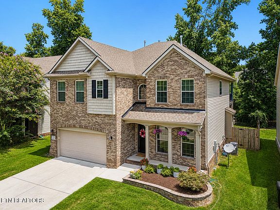 2nd image of 1124 Looking Glass Ln