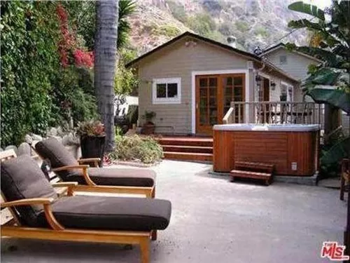 Malibu Beach House ideal for Pepperdine students or staff - 21003 Pacific Coast Hwy