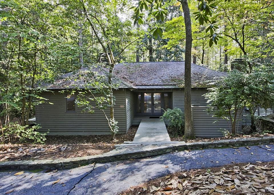 1st image of 1031 Mountain Creek Dr