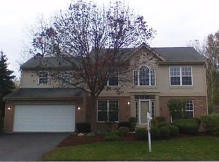 320 Oak Grove Cir, Wauconda, IL 60084