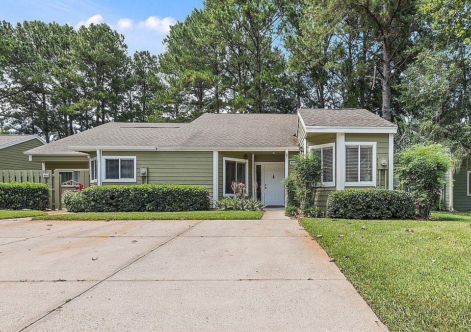 1st image of 834 NW 125th Dr