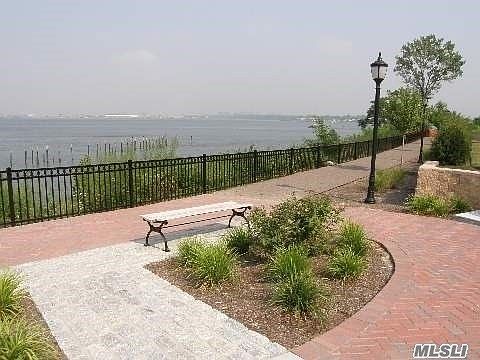 4th image of 353 Park Cres Floor 2