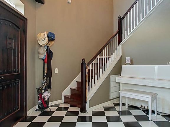 3rd image of 533 Harbor Grove Cir
