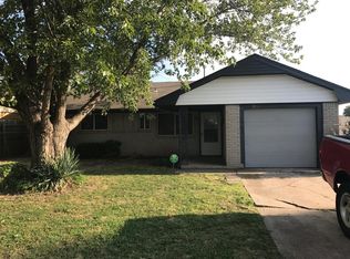 956 SW 1st St, Moore, OK 73160