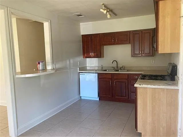 2864 Slidell Ave — Photo 3