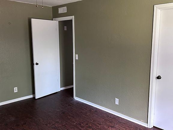 2nd image of 1807 Shady Creek Cir