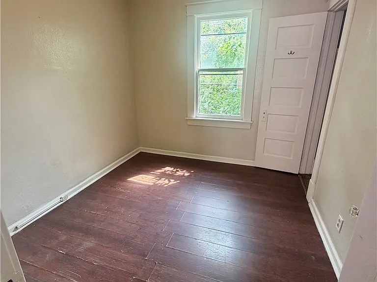 2237 Ontario Ave — Photo 10