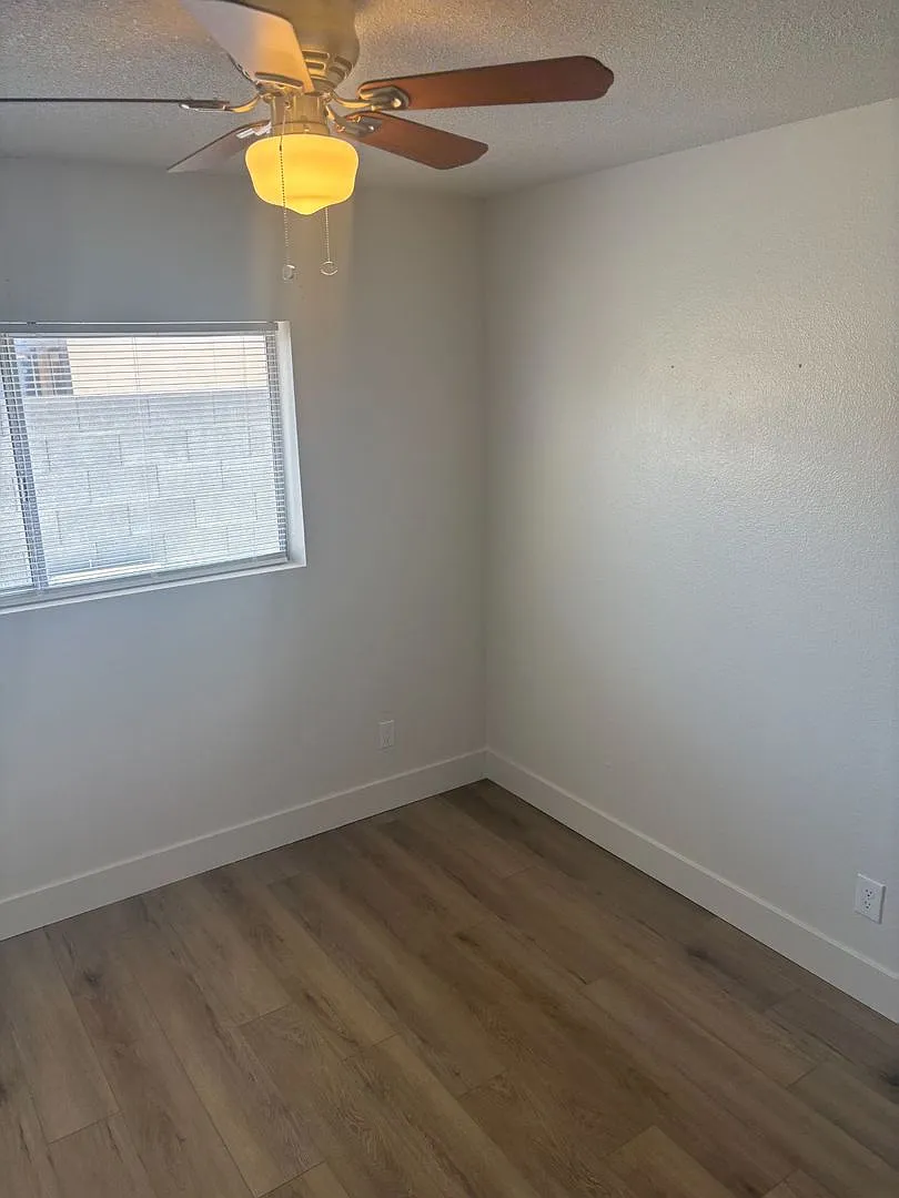 5040 N 18th Ave — Photo 4