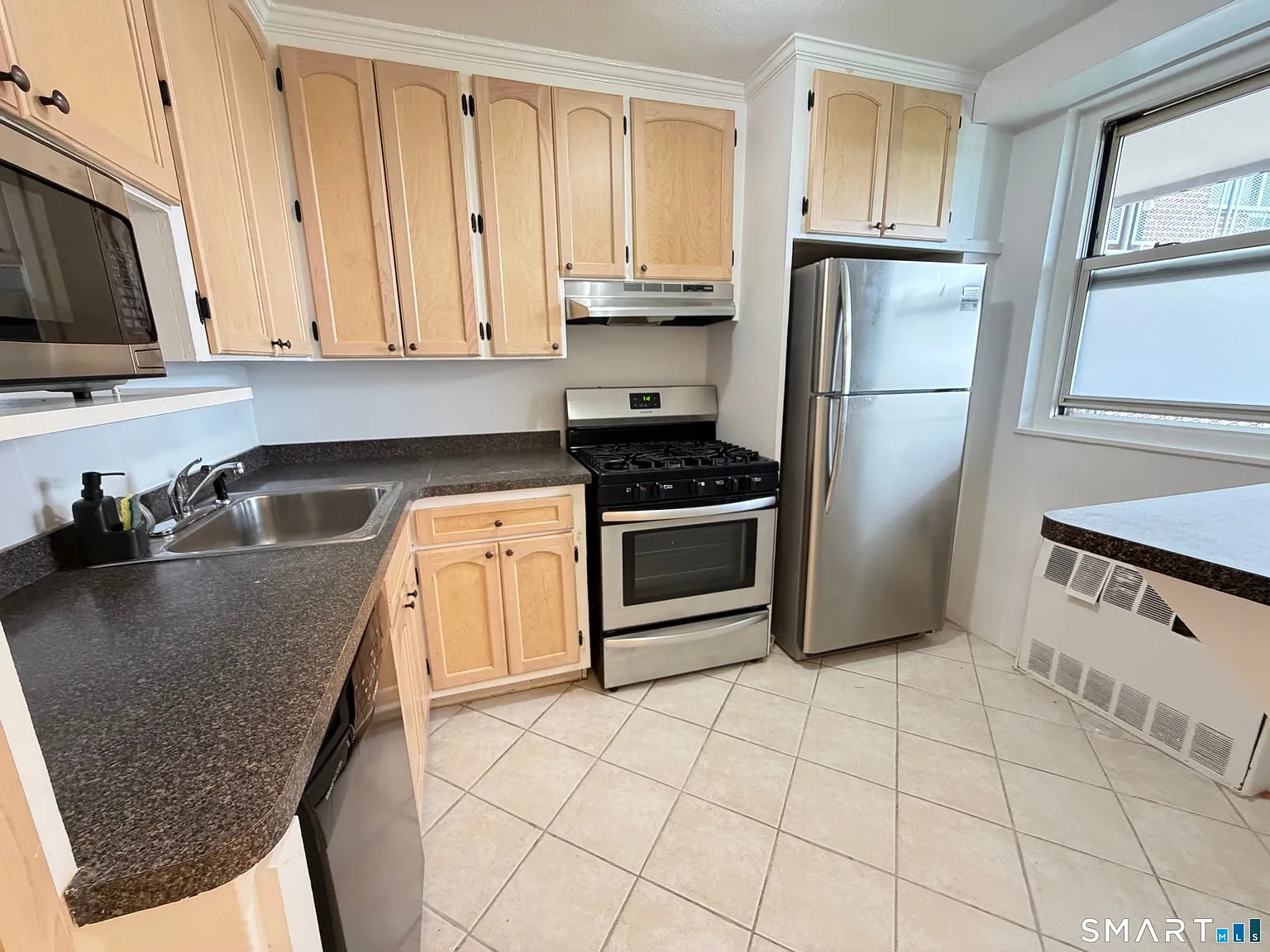 2 bed, 1.0 bath, 875 sqft, $2,750 — Photo 4