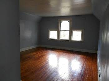 4th image of 538 Howard Ave