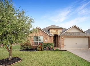 732 Shadow River Dr, Saginaw, TX 76179