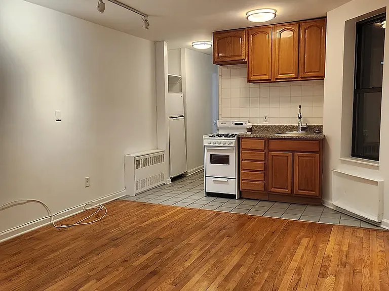 216 E 29th St #3G — Photo 4