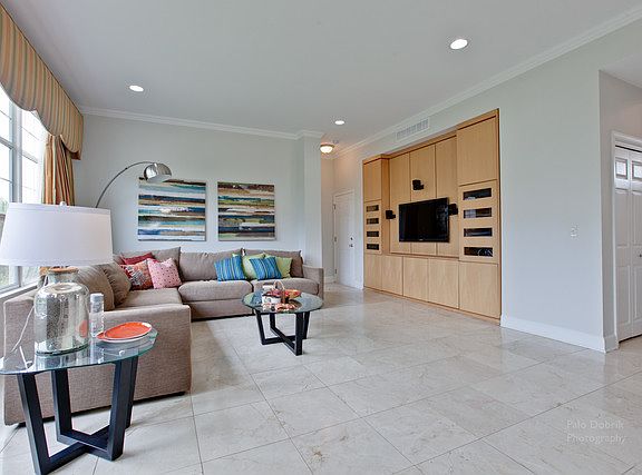 3rd image of 246 Colonial Dr