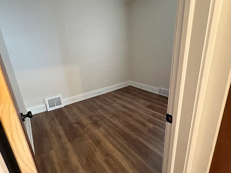 10214 Champion Ave — Photo 6
