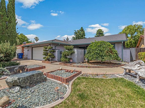 3rd image of 44 Del Vista Cir
