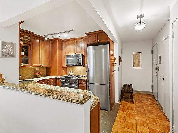 4th image of 101 W 12th St APT 2J