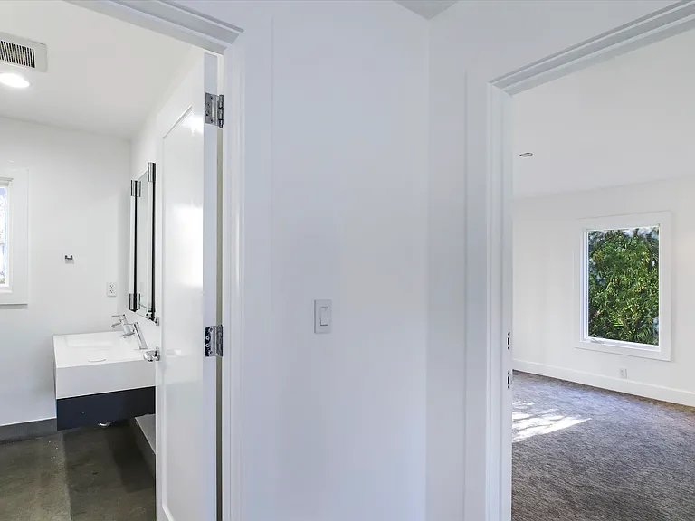 222 Park Ave — Photo 20