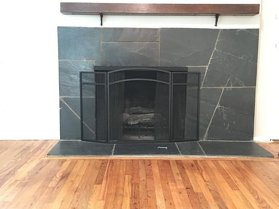 4th image of 426 S Barrington Ave APT 1