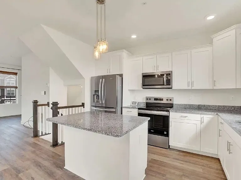 345 Avon Dr — Photo 8