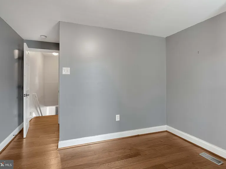 1525 S 19th St — Photo 17