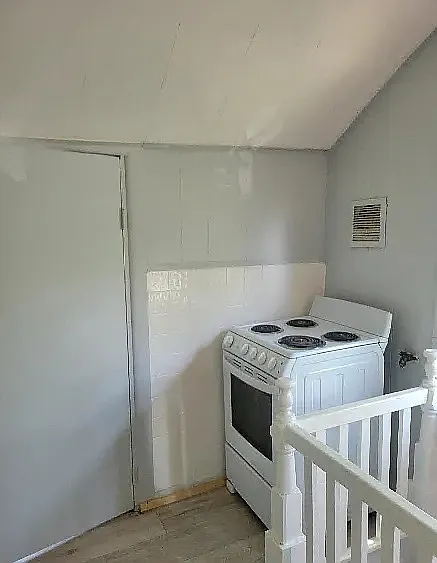 Studio, $1,200 — Photo 2