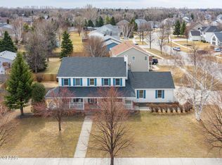 1103 S 38th St, Grand Forks, ND 58201
