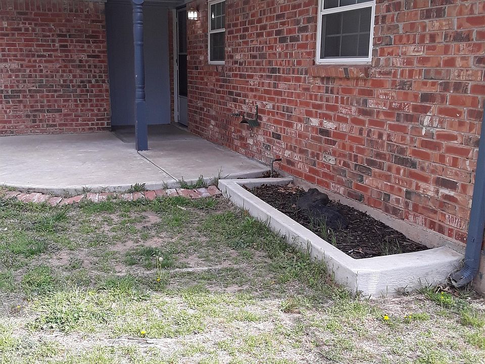 1st image of 1424 N Bradley Ave